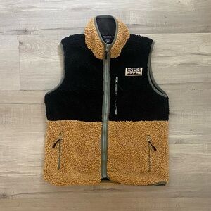 Notice the Reckless Fleece Vest Women’s Medium